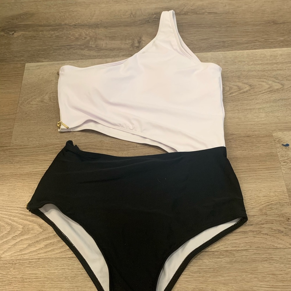 black and white one piece swimsuit ♛